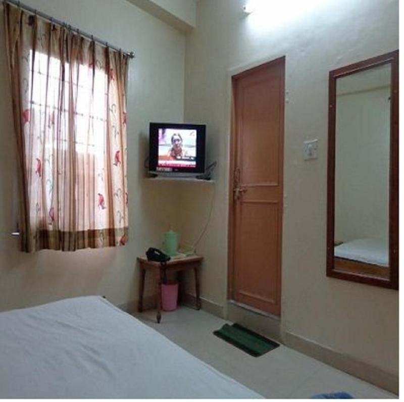 Balaji Residency Hotel Hyderabad Exterior photo