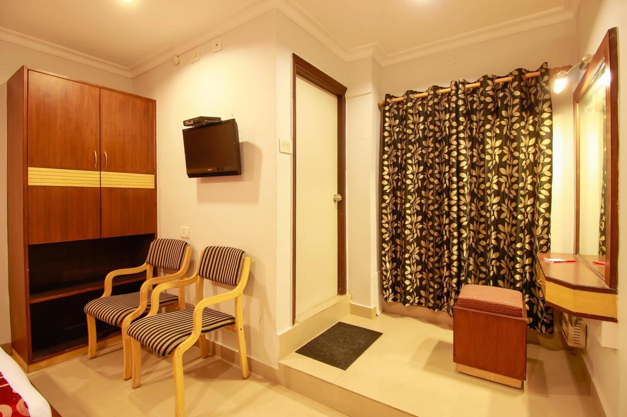 Balaji Residency Hotel Hyderabad Exterior photo